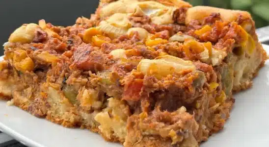Torta de sardinha tradicional com aquela massa fofinha e recheio bem úmido para agradar toda a família 3 Torta de sardinha