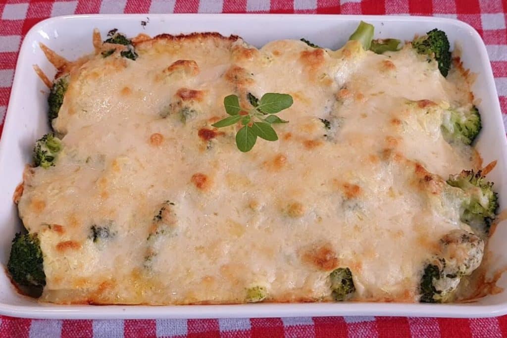 Batata com brócolis gratinado ao molho de mostarda fácil e rápido, para uma refeição espetacular 2 Batata com brócolis gratinado