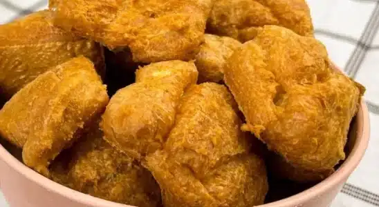 Biscoito salgado super crocante feito com apenas dois ingredientes simples, perfeito para qualquer ocasião 1 Biscoito salgado