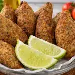 Bolinho de bacalhau bem sequinho por fora e recheado com bastante queijo por dentro, um petisco perfeito 1 Bolinho de bacalhau