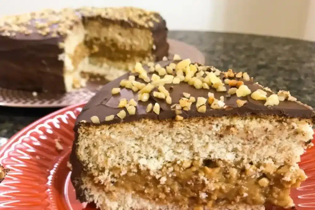 Bolo de aniversário fit recheado com creme de amendoim e uma cobertura linda de ganache 4 Bolo de aniversário fit