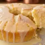Bolo queijadinha de liquidificador super molhadinho e fácil de fazer, com coco e queijo 1 Bolo queijadinha