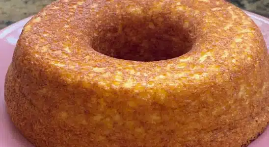 Bolo sem farinha de trigo com aquele gostinho tradicional da fazenda, fofinho e úmido 2 Bolo sem farinha de trigo