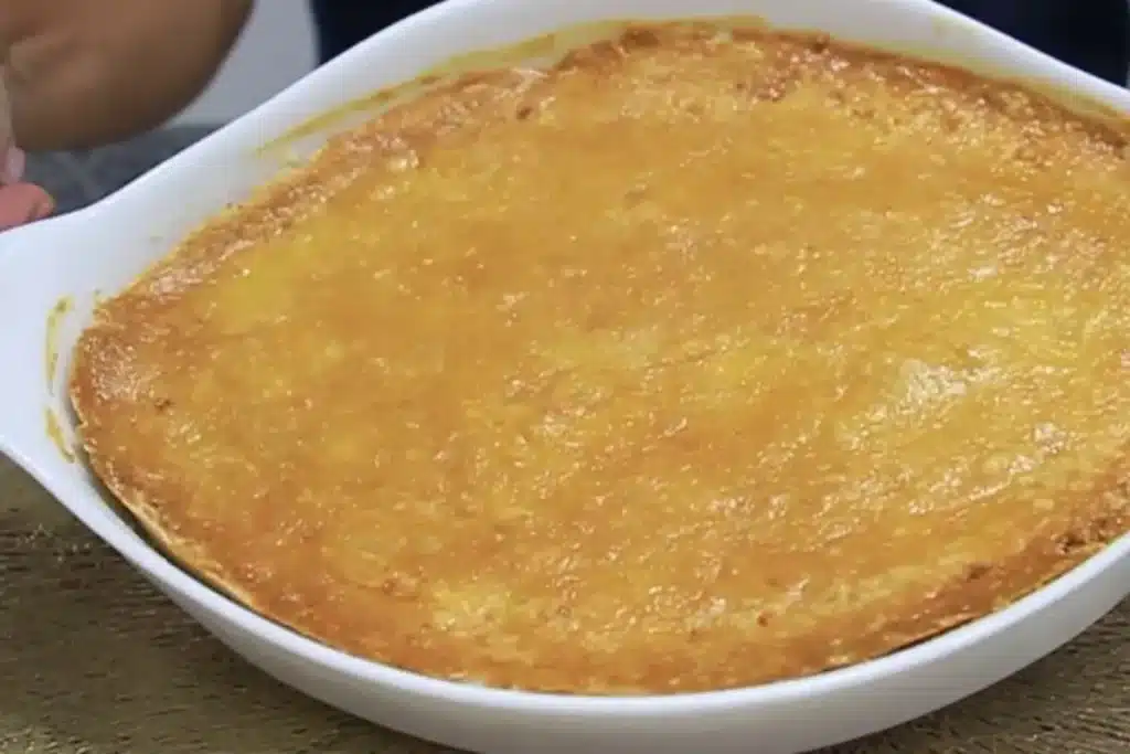 Empadão que desmancha na boca com uma massa podre levinha e um recheio de frango cremoso incrível 4 Empadão que desmancha na boca