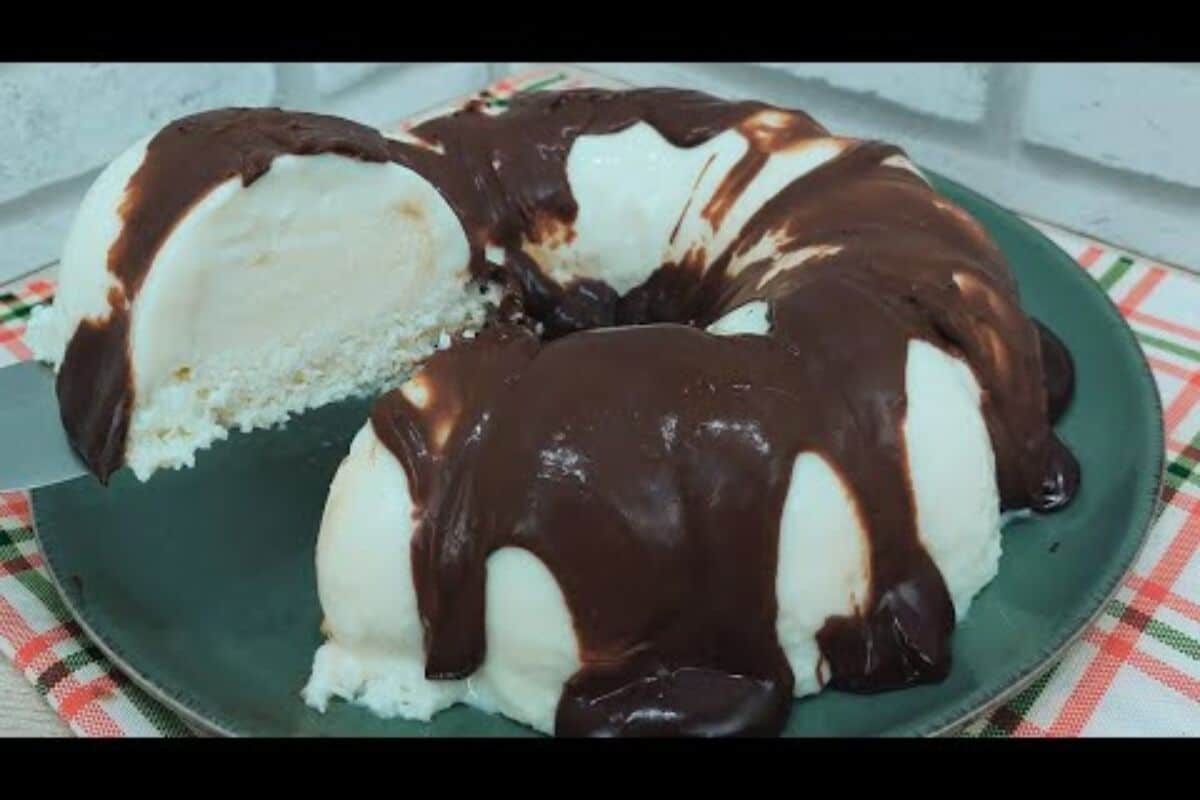 Gelado de Coco com Cobertura de Chocolate