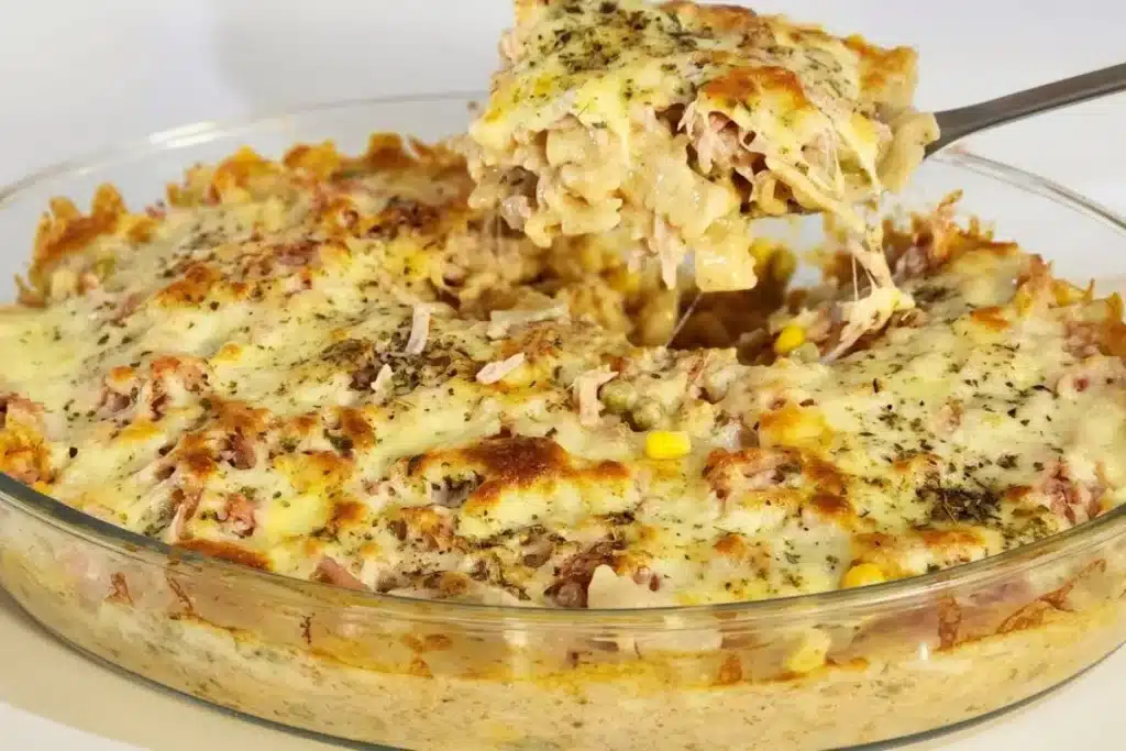 Macarrão cremoso de forno com queijo derretido e molho encorpado, um prato principal digno de elogios 4 Macarrão cremoso de forno