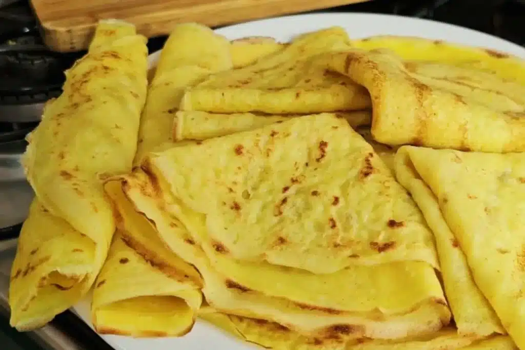 Massa de panqueca macia e leve que não quebra na hora de virar, para rechear como preferir 4 Massa de panqueca