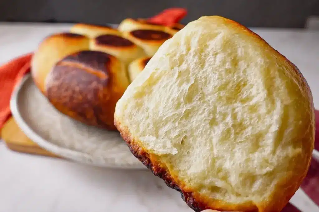 Pão caseiro de panela feito de forma rápida e sem forno, para você ter um pãozinho fofinho e quentinho 3 Pão caseiro de panela