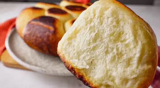 Pão caseiro de panela feito de forma rápida e sem forno, para você ter um pãozinho fofinho e quentinho 3 Pão caseiro de panela