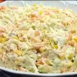 Salada de repolho cremoso com frango desfiado bem temperado, para você servir bem geladinha 1 Salada de repolho cremoso