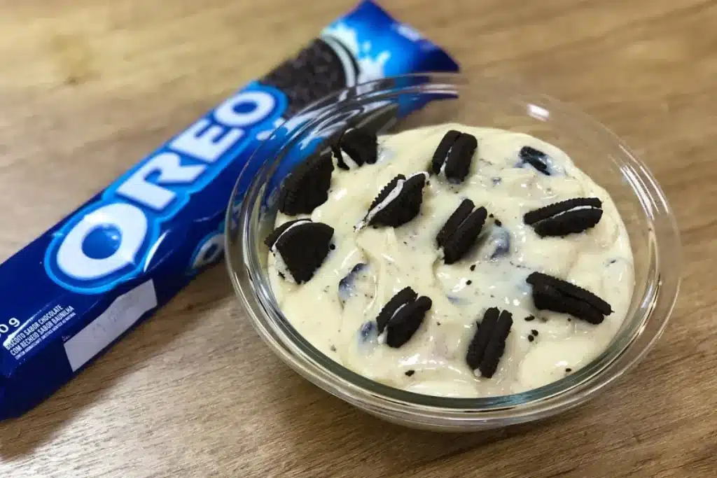 Sobremesa com Oreo combinando a crocância do biscoito com uma mousse de limão fácil e cremosa 4 Sobremesa com Oreo