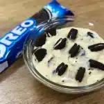 Sobremesa com Oreo combinando a crocância do biscoito com uma mousse de limão fácil e cremosa 1 Sobremesa com Oreo