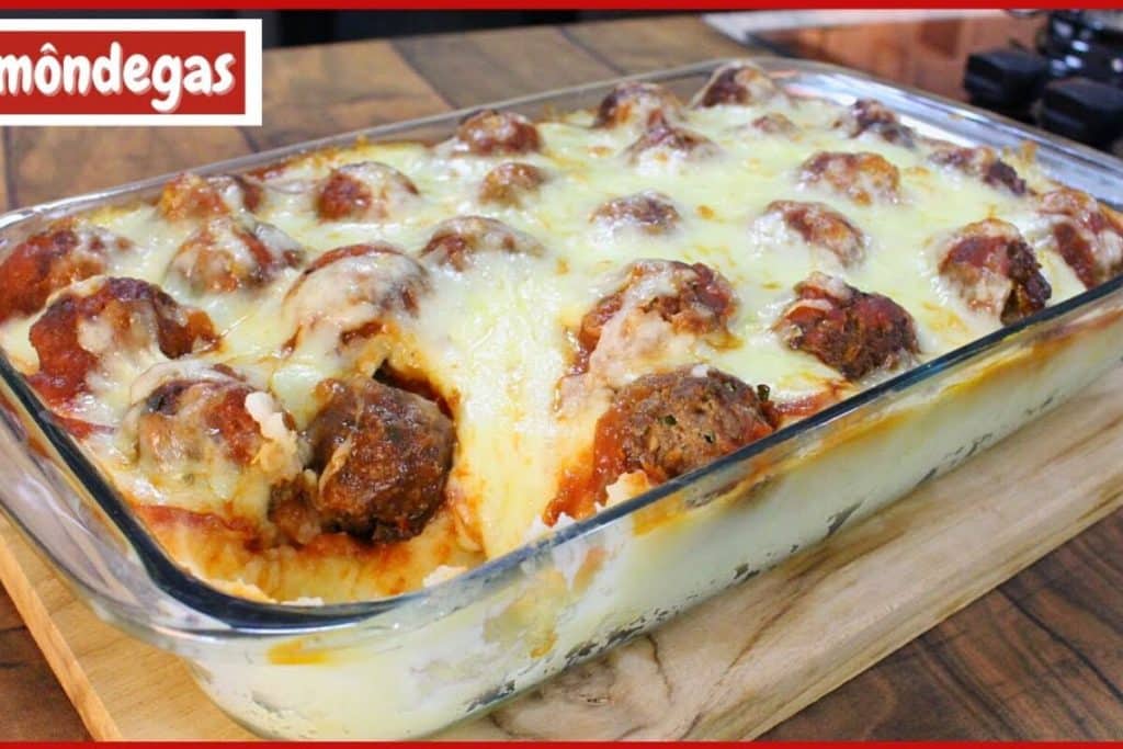 Almôndegas com purê de batata