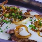 Bife acebolado com crene de batata