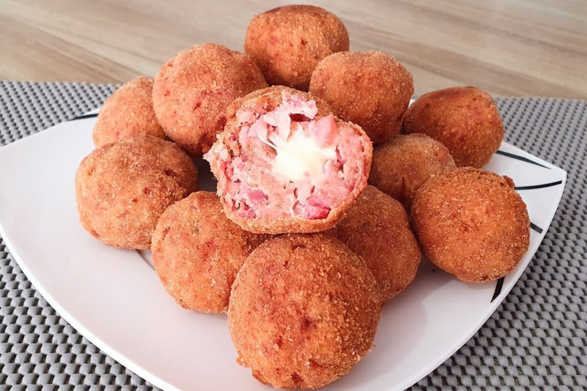 Bolinho de linguiça recheado