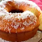 Bolo bombocado com massa fofinha e muito cremosa, perfeito para servir com um café 1 Bolo bombocado