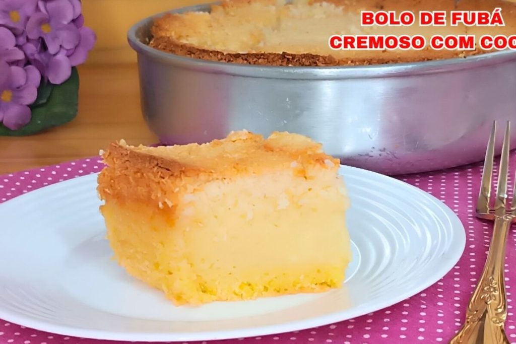 Bolo cremoso de fubá rápido que fica bem fofinho, com uma crosta crocante de coco divina 162 Bolo cremoso de fubá