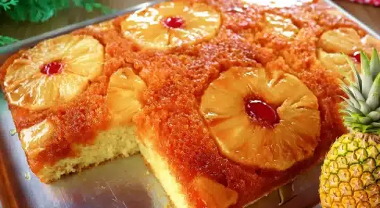 Bolo de abacaxi caramelizado