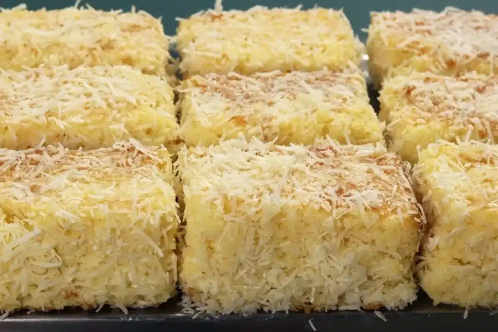 Bolo de coco gelado super fofinho e molhadinho, com aquele sabor tradicional dos anos oitenta 4 Bolo de coco gelado