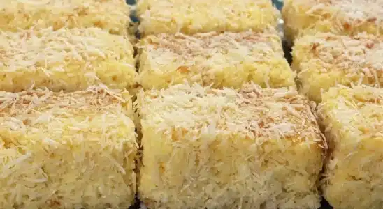 Bolo de coco gelado super fofinho e molhadinho, com aquele sabor tradicional dos anos oitenta 1 Bolo de coco gelado