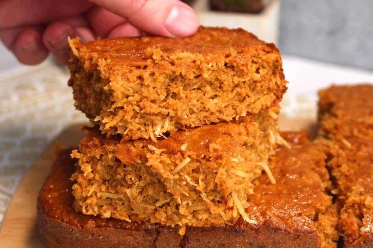 Bolo quebra queixo com calda incrível de coco caramelizado, para um café da tarde especial 93 Bolo quebra queixo