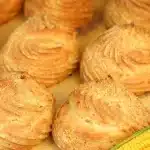Broa de fubá simples, fácil e aerosa, com aquela casquinha crocante que derrete na boca 1 Broa de fubá