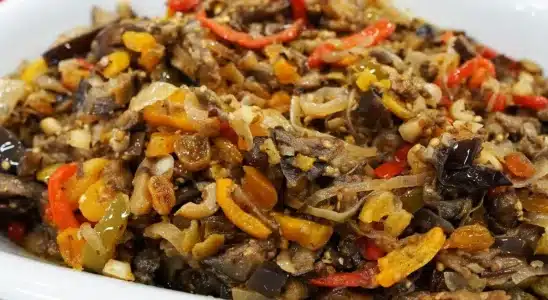 Caponata de berinjela bem temperada e muito fácil de fazer, para servir com torradas crocantes 1 Caponata de berinjela