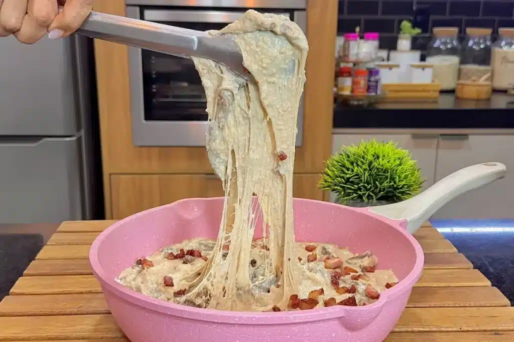 Carne com creme de cebola suculenta feita na frigideira, uma refeição prática e deliciosa 4 Carne com creme de cebola