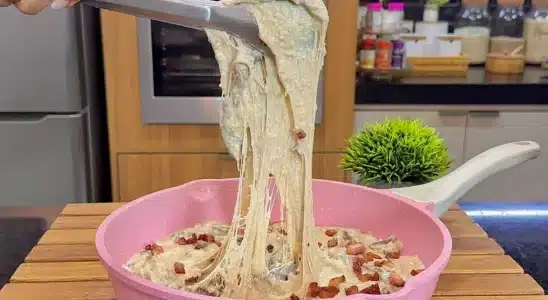 Carne com creme de cebola