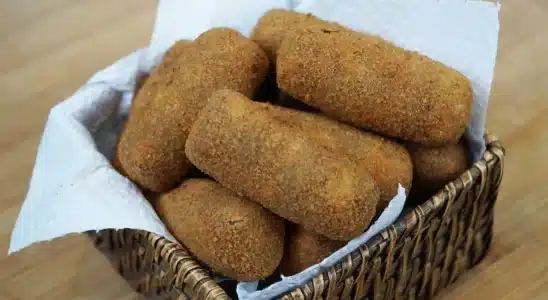 Croquete de carne bem crocante por fora e muito macio por dentro, um petisco irresistível 3 Croquete de carne