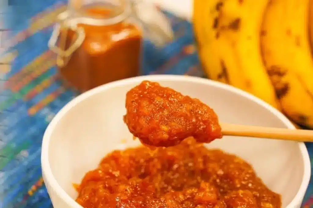 Doce de banana caseiro feito com apenas dois ingredientes simples, uma sobremesa deliciosa de colher 4 Doce de banana