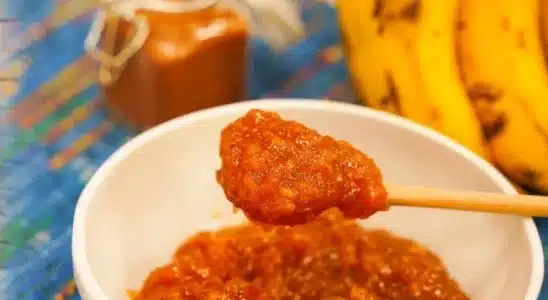 Doce de banana caseiro feito com apenas dois ingredientes simples, uma sobremesa deliciosa de colher 4 Doce de banana