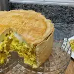 Empadão de frango com uma massa especial que derrete na boca e recheio super suculento 1 Empadão de frango