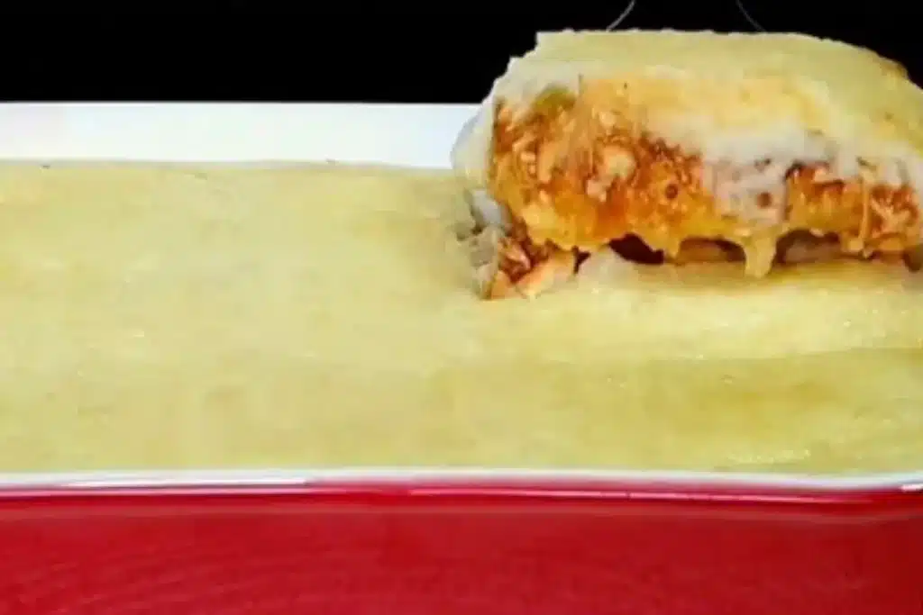 Escondidinho de frango fácil e delicioso coberto com queijo derretido, para gratinar no forno e arrasar 4 Escondidinho de frango