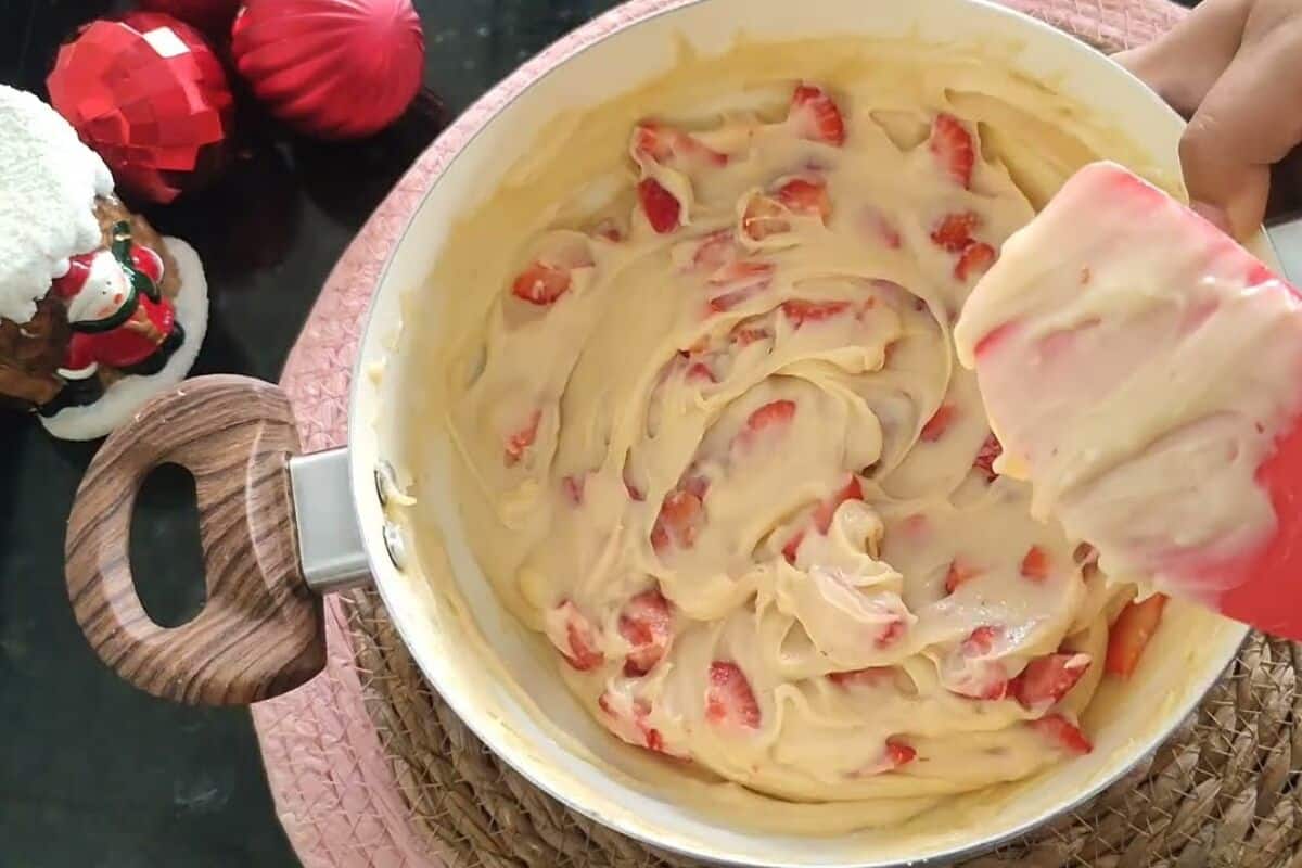 Merengue de morango com leite Ninho super fácil e rápido, uma sobremesa perfeita e deliciosa 59 Merengue de morango