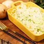 Salada de cebola de churrascaria fresca, crocante e bem temperada, o acompanhamento ideal para o seu churrasco 1 Salada de cebola de churrascaria
