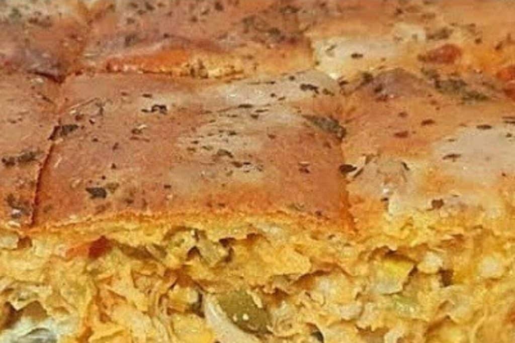 Torta de frango cremosa com recheio bem temperado e massa fininha feita no liquidificador 10 Torta de frango cremosa