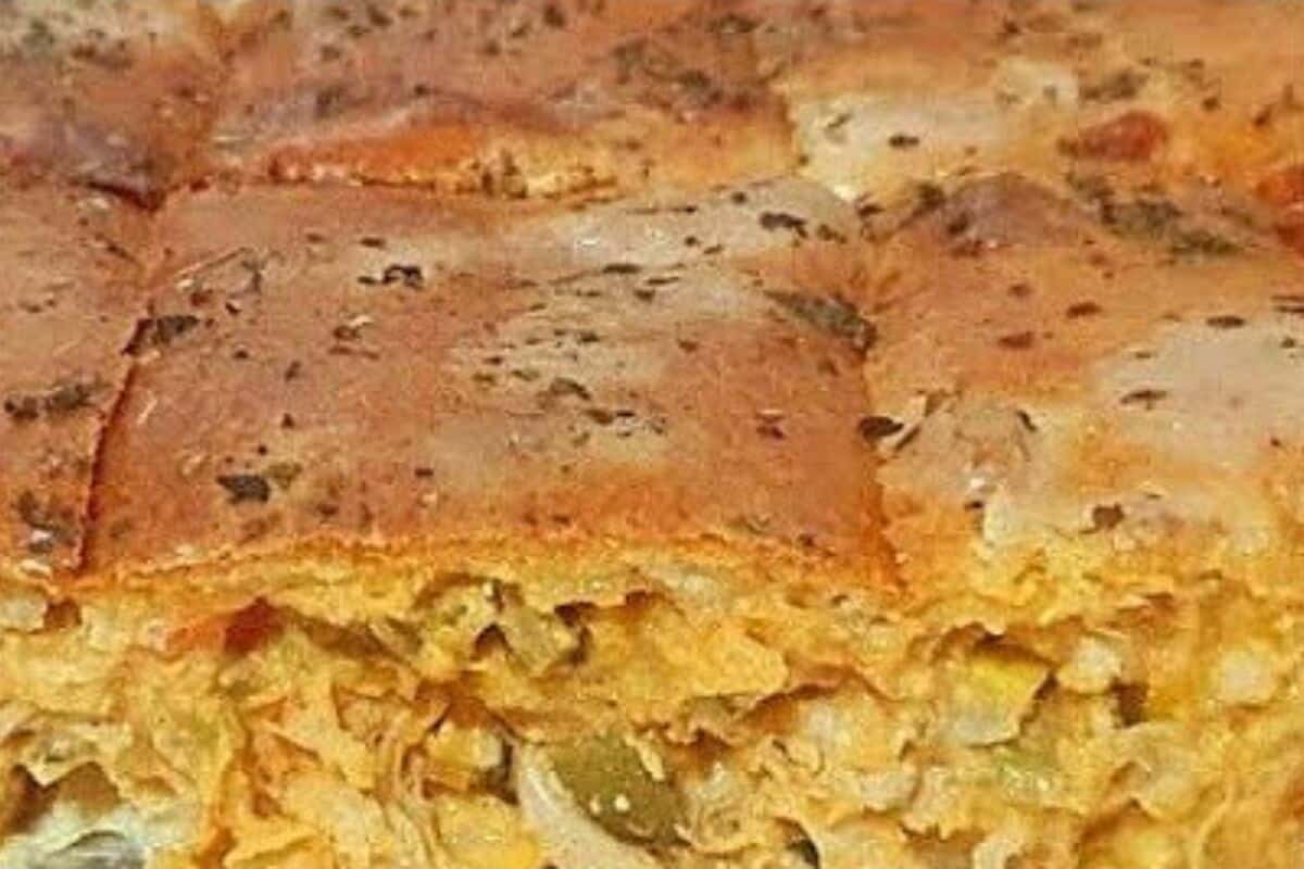 Torta de frango cremosa com recheio bem temperado e massa fininha feita no liquidificador 9 Torta de frango cremosa