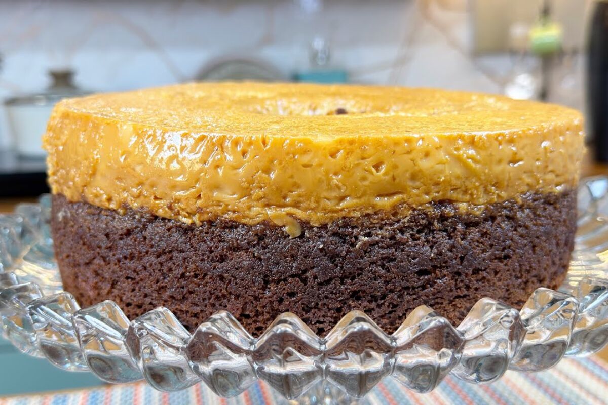 Bolo de chocolate com recheio cremoso de doce de leite, super fofinho, molhadinho e delicioso 105 Bolo de chocolate