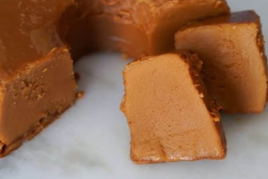Bolo mole de doce de leite que fica com aquela textura cremosa de pudim, uma sobremesa irresistível 98 Bolo mole de doce de leite