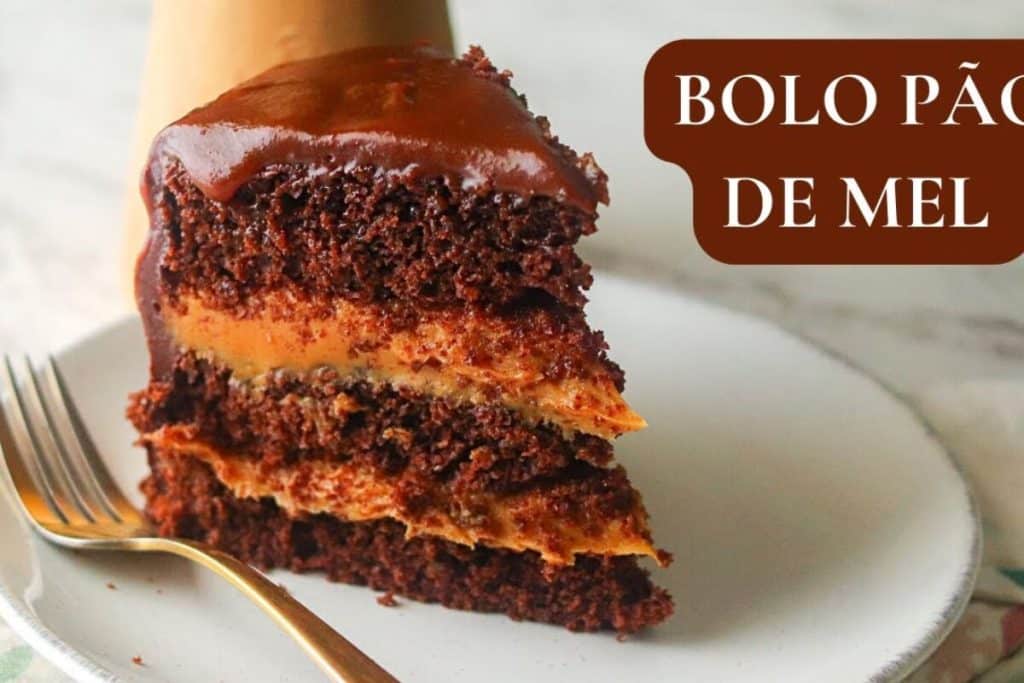 Bolo pão de mel delicioso e fofinho, com sabor de especiarias e cobertura cremosa de chocolate 10 Bolo pão de mel