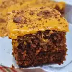 Bolo pão de mel fácil de fazer, fofinho e com cobertura de doce de leite, ideal para o café da tarde 1 Bolo pão de mel