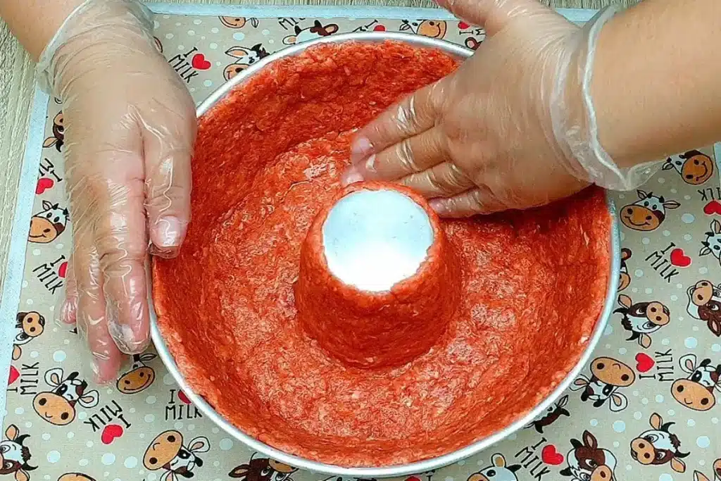 Bolo de carne recheado super suculento e douradinho, ideal para uma refeição em família 4 Bolo de carne recheado