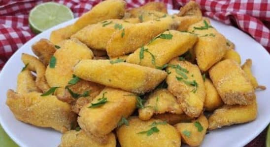 Iscas de peixe empanadas