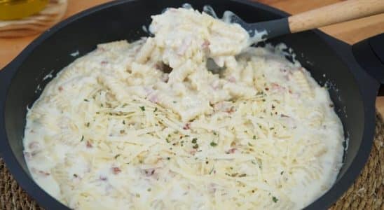 Macarrão ao molho branco