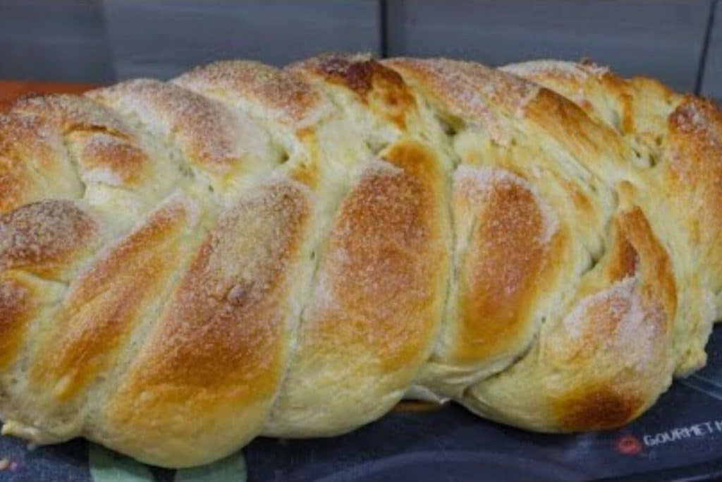 Pão caseiro trançado
