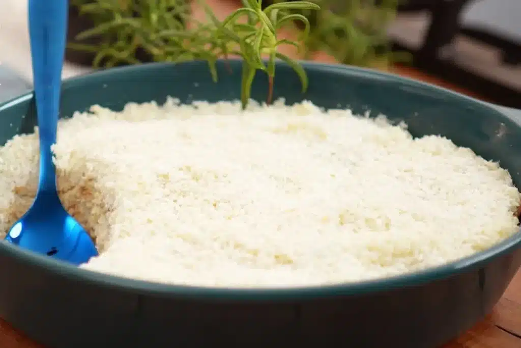 Pavê de coco prático e geladinho, feito sem forno e sem fogão, uma sobremesa incrível no dia a dia 4 Pavê de coco