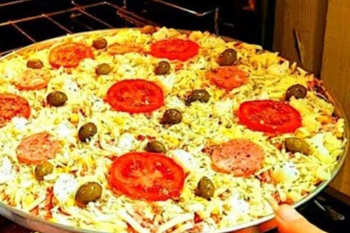 Pizza de liquidificador com massa super leve e fofinha, para você rechear como desejar e arrasar 29 Pizza de liquidificador