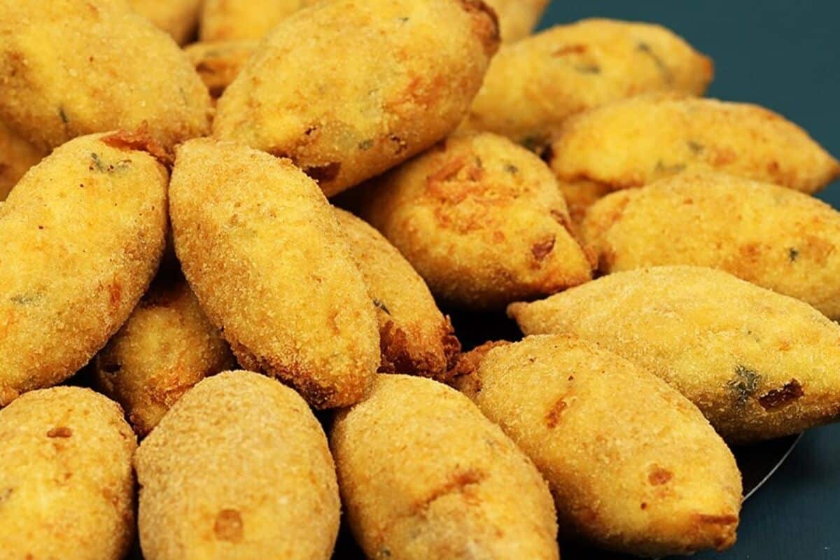 Salgado sem trigo estilo bolinho de batata, para você servir no Dia dos Pais e receber muitos elogios 1 Salgado sem trigo