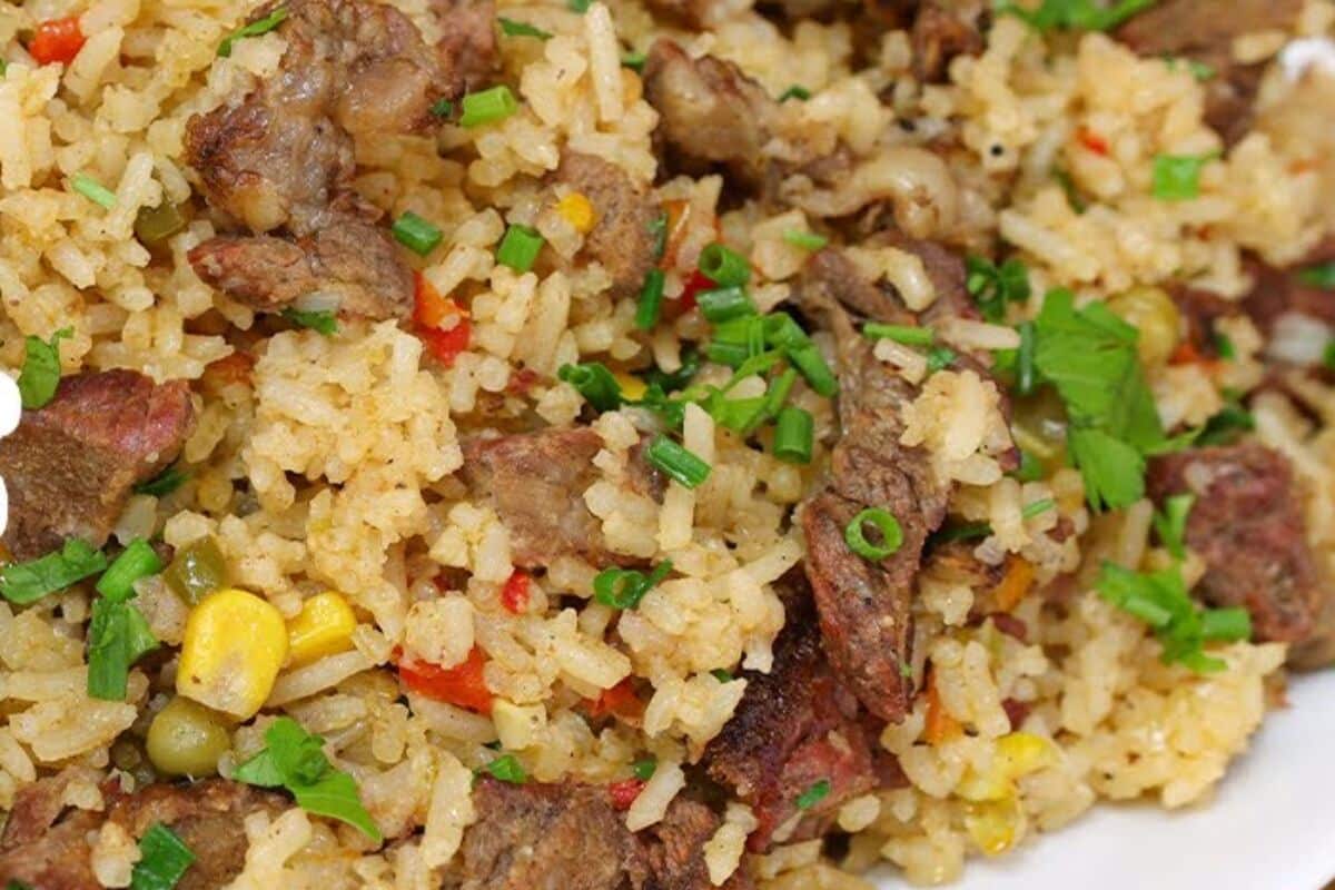 Arroz carreteiro completo e delicioso com carne bem temperada, uma refeição reforçada e saborosa 55 Arroz carreteiro